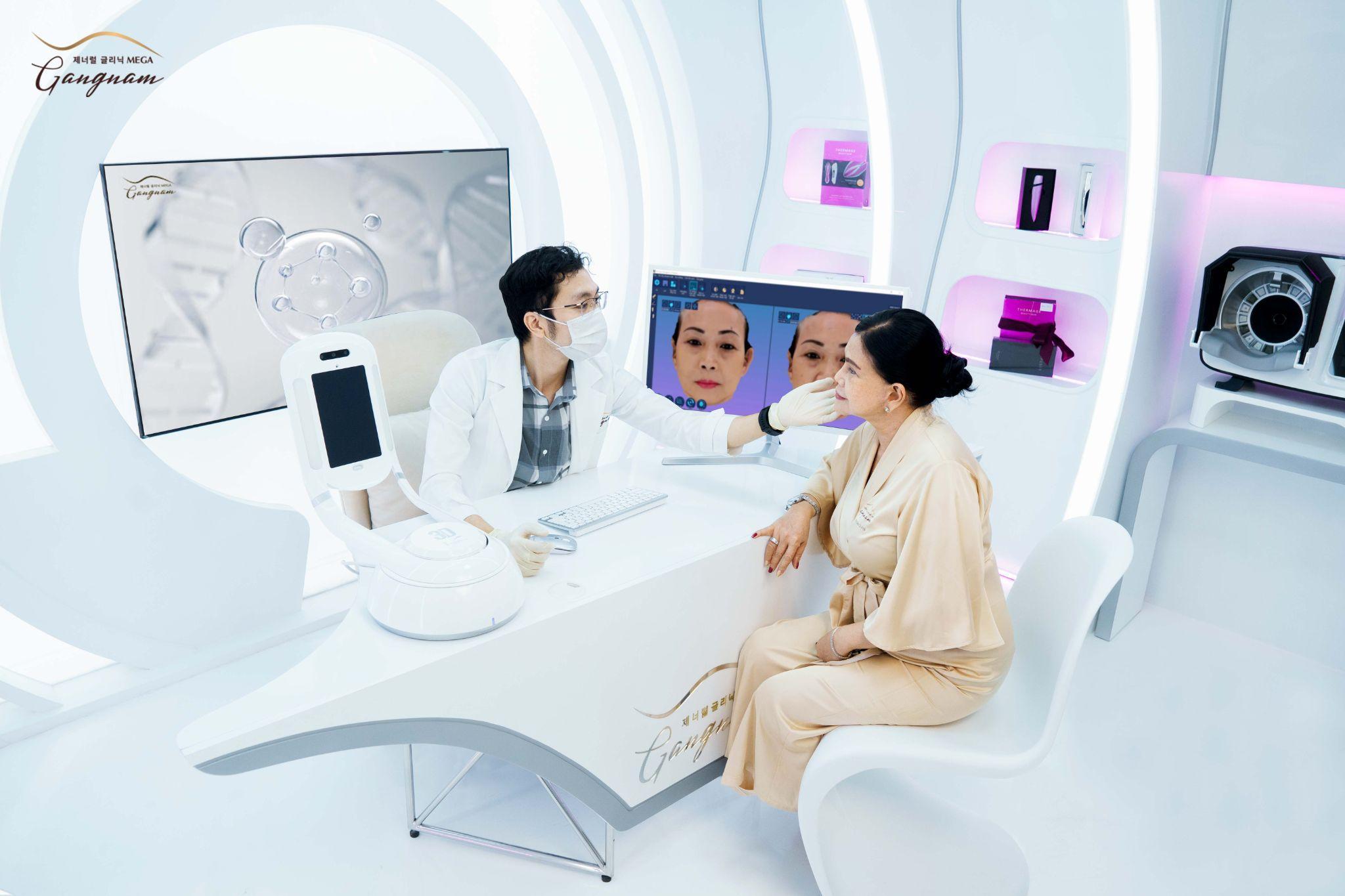 Quy trình điều trị nám bao gồm bước thăm khám kỹ lưỡng để lên phác đồ điều trị cho khách hàng Mega Gangnam