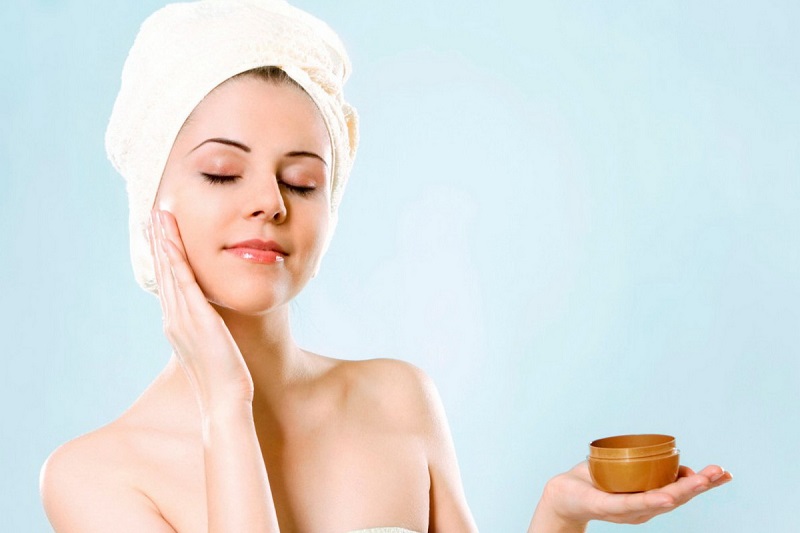 Kem nâng cơ mặt là sản phẩm thiết yếu trong chu trình chăm sóc da hàng ngày của các chị em từ độ tuổi 30