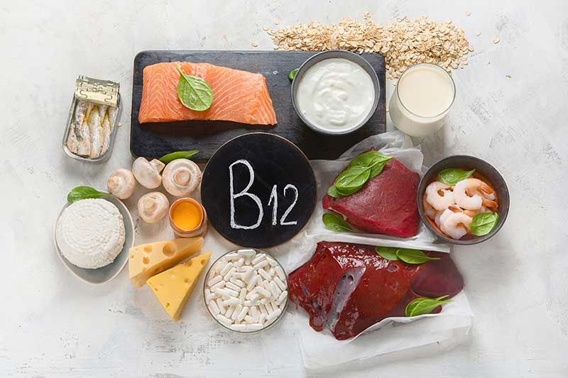 Vitamin B12 bổ sung qua thực phẩm hoặc viên uống hàng ngày